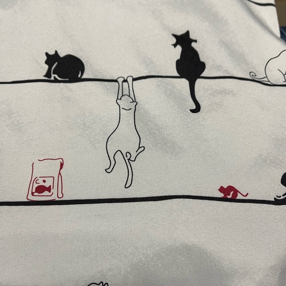 Cat Lovers Asian style navy/ white cat print top. - Picture 5 of 6